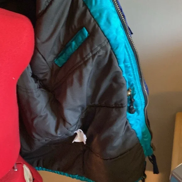 Powder Ridge, Edmonton, Technical Ski Jacket, Women’s medium - Picture 11 of 12